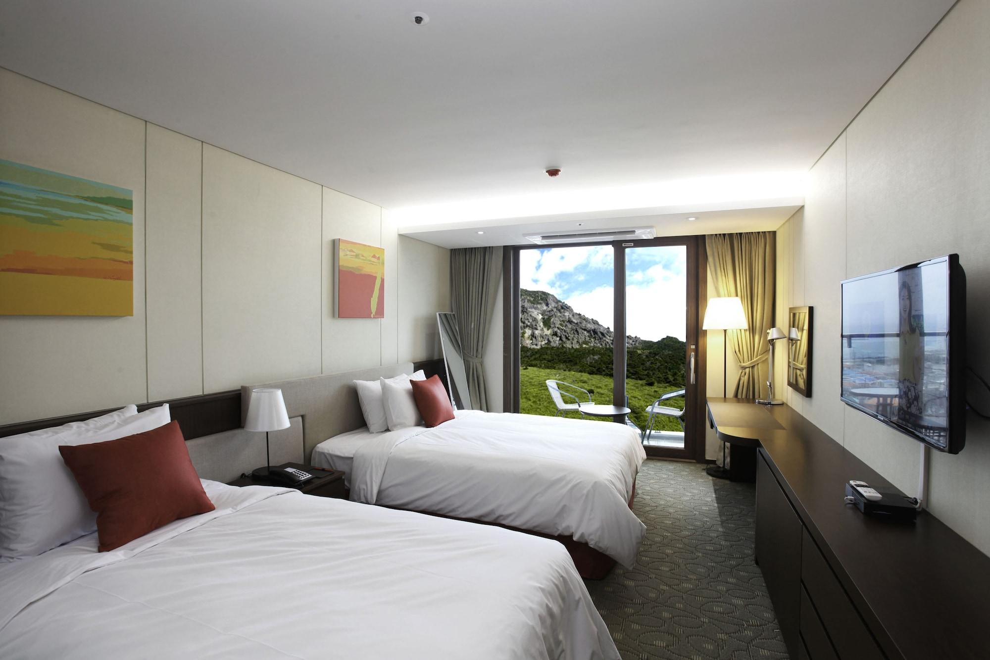 Ramada By Wyndham Jeju Hamdeok Hotel Exterior photo